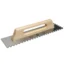 ΣΠΑΤΟΥΛΑ ΟΔΟΝΤΩΤΗ KUBALA 130x480mm ΑΠΟ ΑΝΟΞΕΙΔΩΤΟ ΑΤΣΑΛΙ 6 MM, ΞΥΛΙΝΗ ΛΑΒΗ ΟΞΙΑΣ 5409